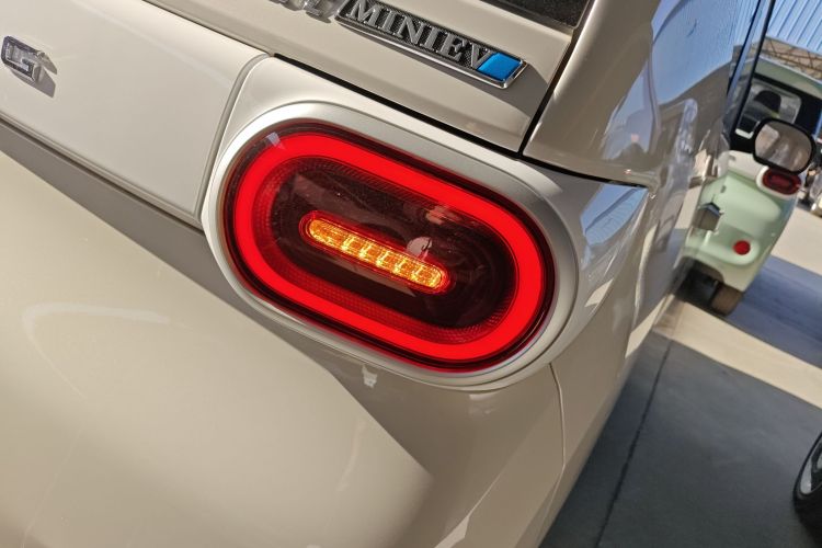 五菱汽车 宏光MINIEV 2024款 第三代 215km 青春版车身外观9