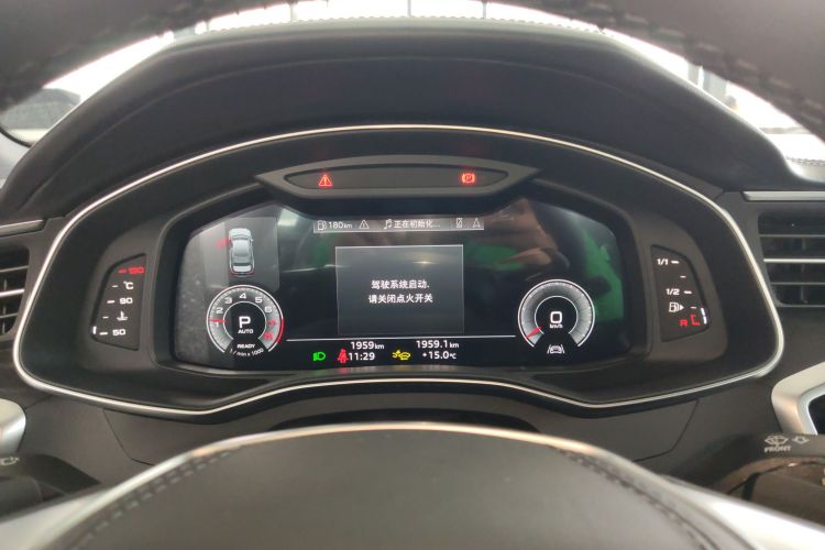 奥迪A6L 2025款 改款 45 TFSI quattro 臻选动感型中控内饰14