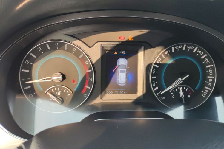 哈弗H2 2017款 红标 1.5T 手动两驱精英型中控内饰14