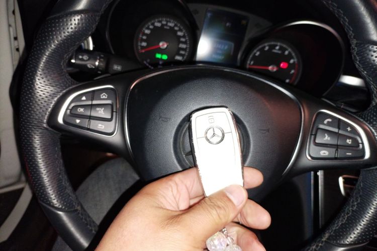 奔驰C级 2015款 C 200 L 4MATIC 运动版中控内饰7001