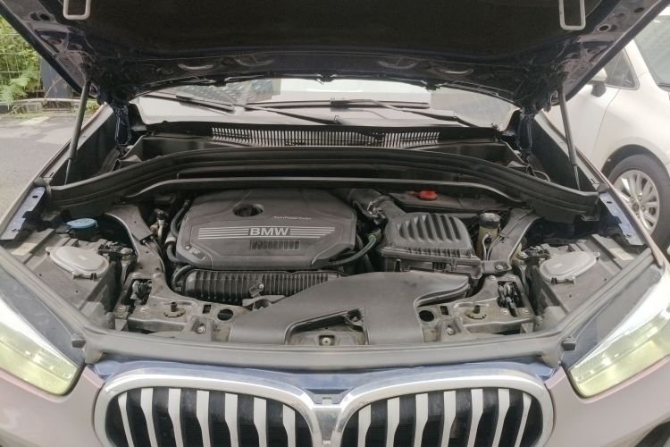 宝马X1 2021款 sDrive25Li 领先型机舱底盘24