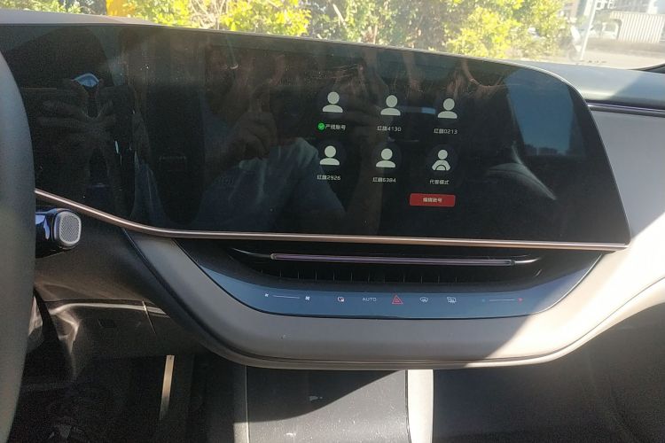 红旗EH7 2024款 690 Pro中控内饰16