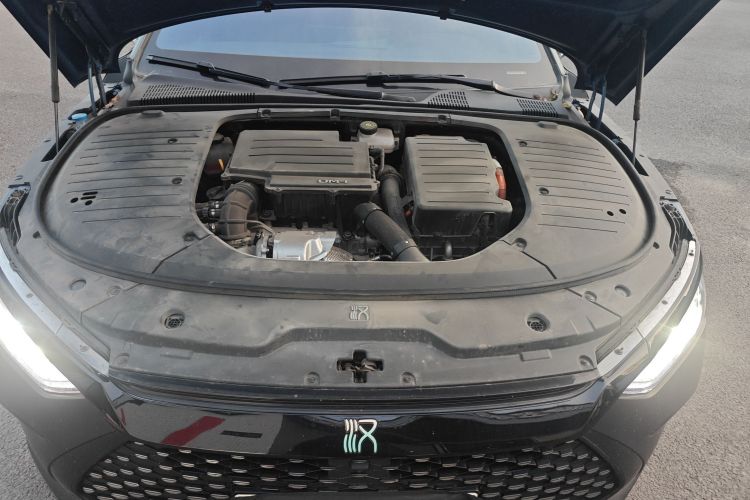 比亚迪 汉 2022款 DM-i 121KM 尊享型机舱底盘24