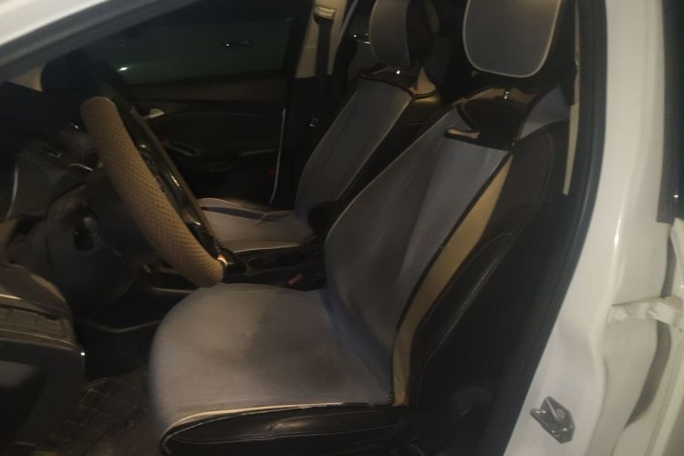 福特 福克斯 2012款 两厢 1.6L 自动风尚型局部细节19