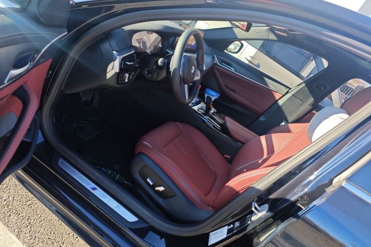 宝马5系 2023款 530Li 领先型 M运动套装中控内饰19