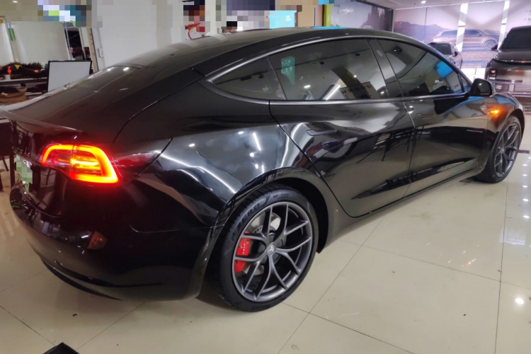 特斯拉 Model 3 2022款 Performance高性能全轮驱动版车身外观7