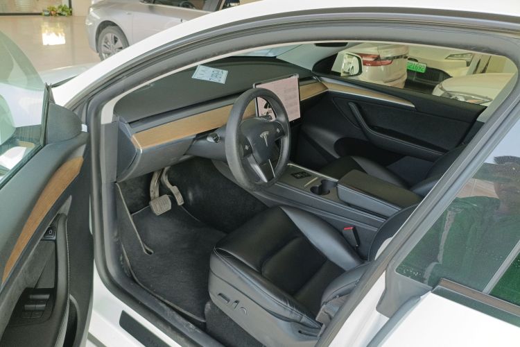 特斯拉 Model Y 2021款 标准续航后驱版中控内饰20