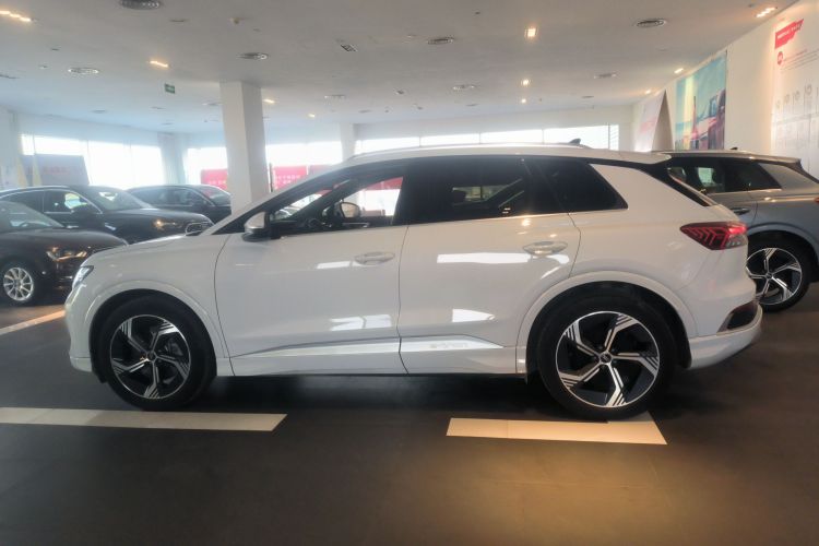 奥迪Q4 e-tron 2024款 40 e-tron 创境版车身外观4