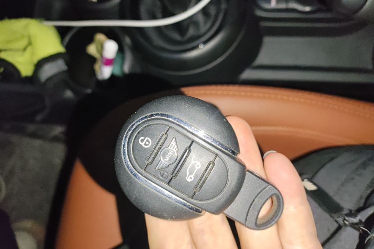 MINI 2022款 1.5T ONE 五门版PLUS中控内饰11