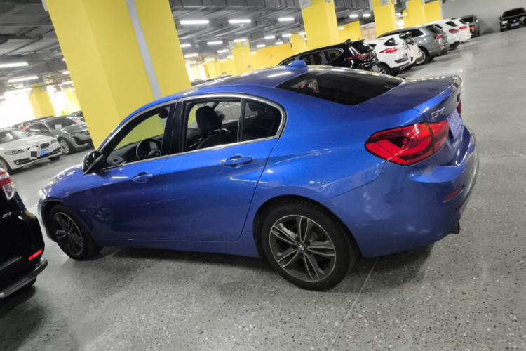 宝马1系 2017款 118i 运动型车身外观4