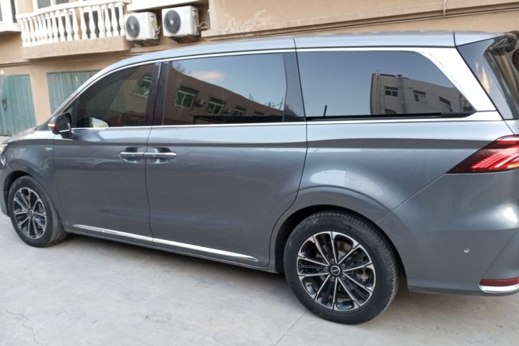 荣威iMAX8 2022款 400TGI 至尊版车身外观4