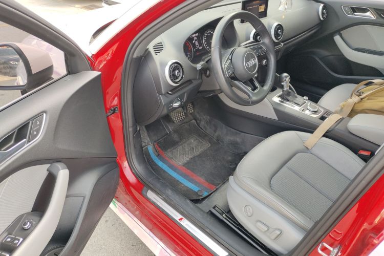 奥迪A3 2018款 30周年年型 Limousine 35 TFSI 时尚型中控内饰20