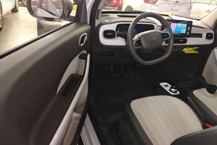 吉利银河 2025款 210km 熊猫骑士中控内饰20