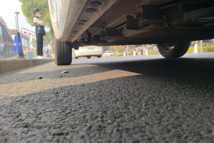 长安欧尚 奔奔E-Star 2022款 清心版 多彩款 三元锂局部细节9001