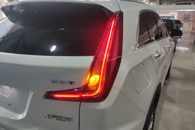 凯迪拉克XT4 2024款 28T 两驱豪华型车身外观9