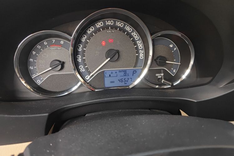 丰田 卡罗拉 2014款 1.6L CVT GL中控内饰15