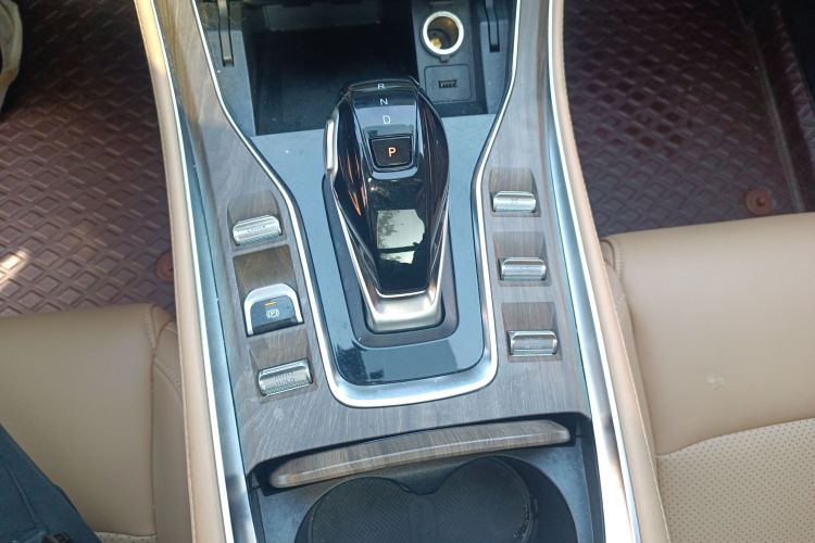 蓝电E5 2023款 1.5L DE-i 110KM旗舰型 7座局部细节18