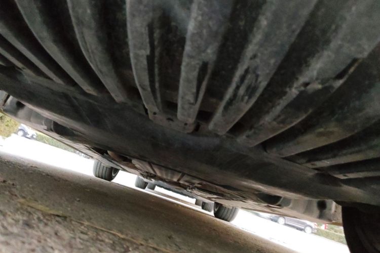 奔驰E级 2017款 E 300 L 运动豪华型局部细节9008