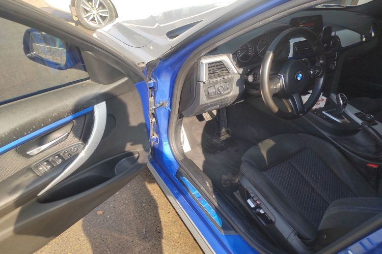 宝马3系 2018款 320i M运动套装中控内饰7003