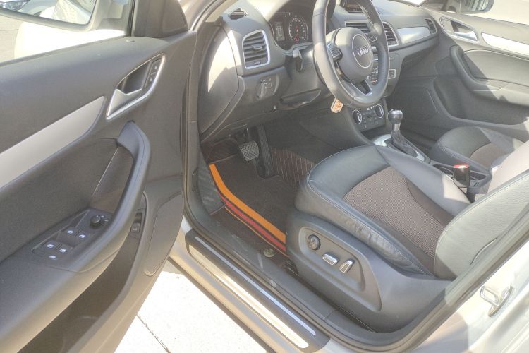 奥迪Q3 2018款 30周年年型 35 TFSI 时尚型中控内饰20