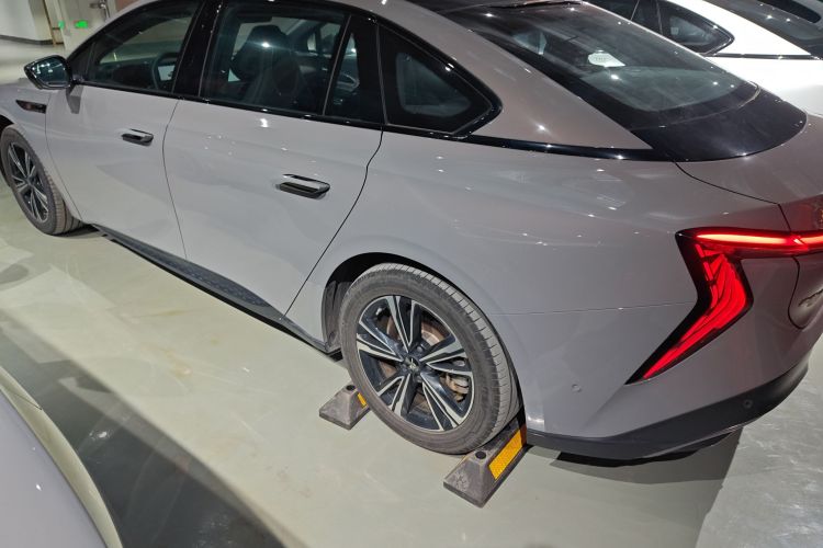 红旗EH7 2024款 820 Pro车身外观6003