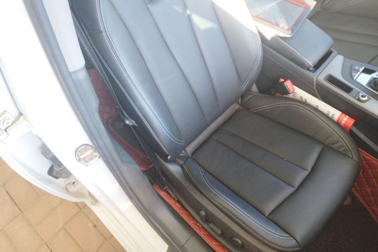 奥迪A4L 2018款 30周年年型 40 TFSI 进取型局部细节41