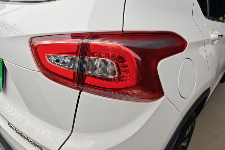 宝骏510 2017款 1.5L 自动豪华型车身外观9