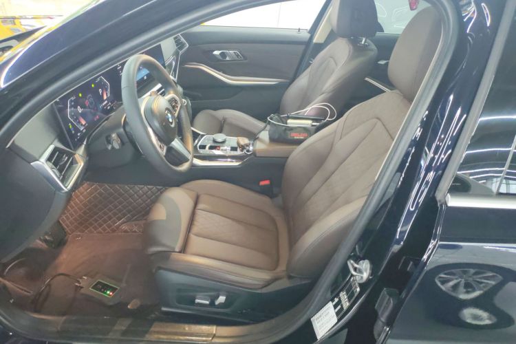 宝马3系 2023款 325Li M运动套装中控内饰19