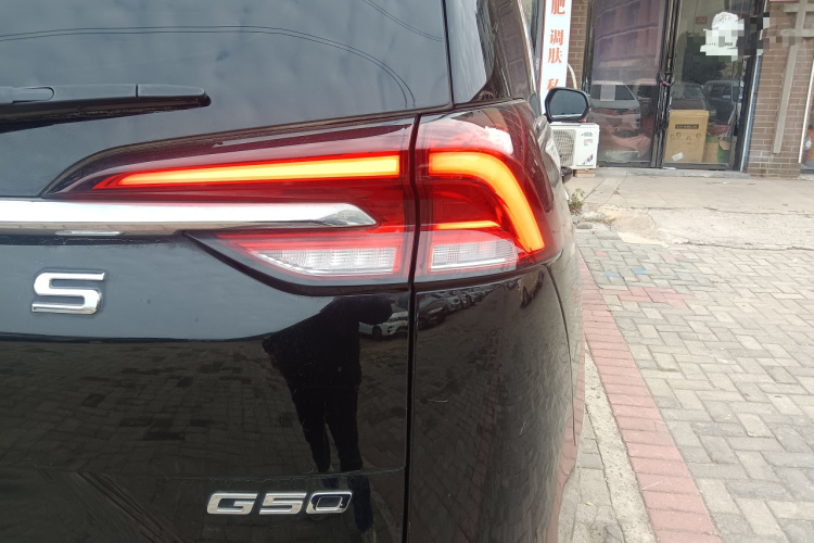 上汽大通MAXUS 大通G50 2020款 1.5T 自动豪华版车身外观9