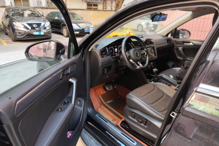 大众 途观L 2021款 330TSI 自动两驱R-Line旗舰版中控内饰20