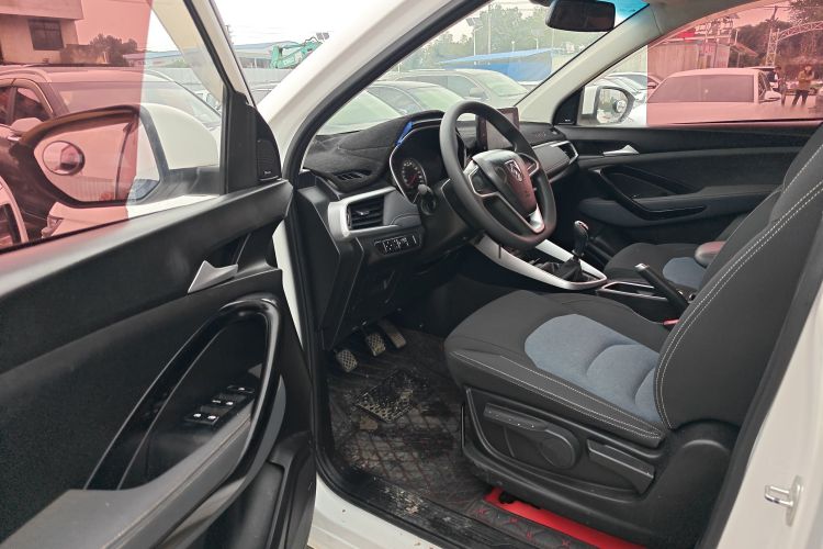 宝骏530 2018款 1.5T 手动精英型 国V中控内饰20