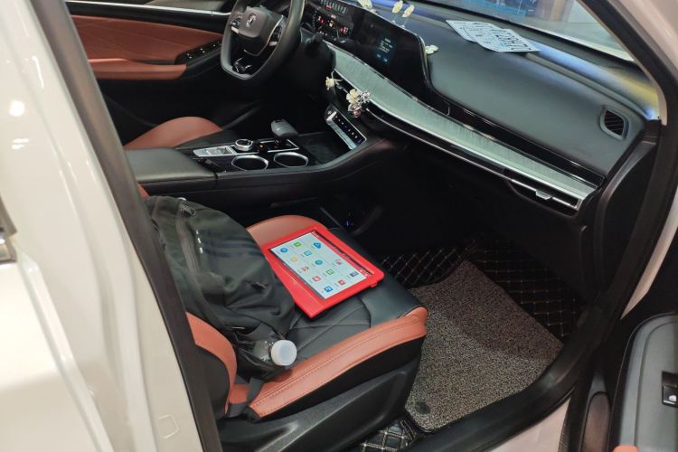 长安 逸动 2023款 畅享版 PLUS 蓝鲸NE 1.4T GDI DCT尊贵版局部细节41