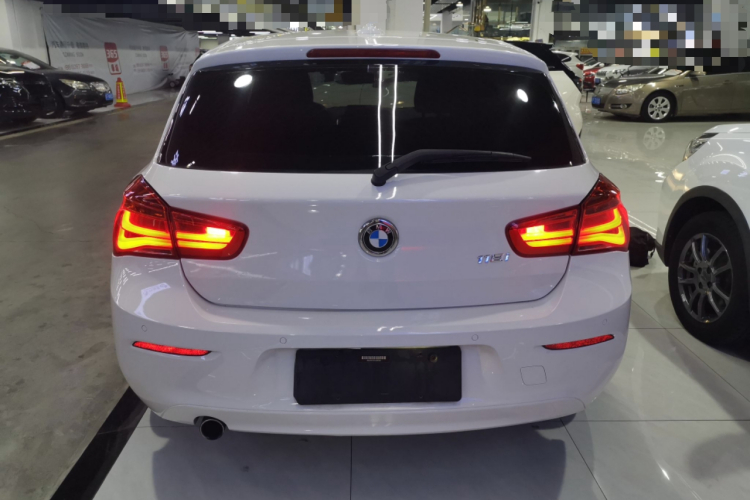 宝马1系(进口) 2015款 118i 领先型车身外观6