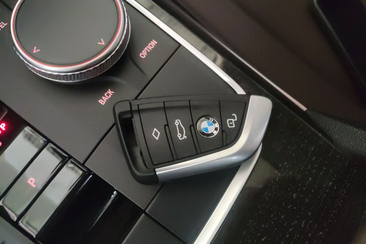 宝马3系 2023款 325Li M运动套装中控内饰11