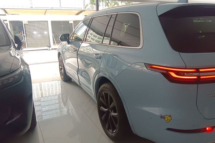 理想汽车 理想ONE 2021款 增程6座版车身外观4