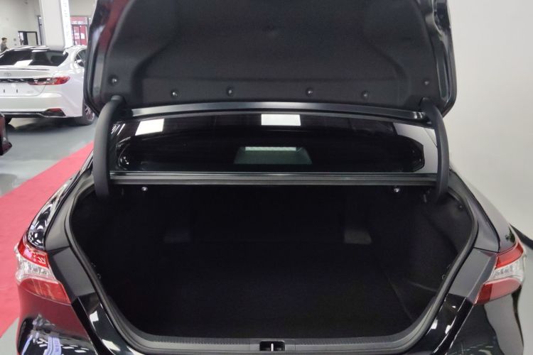 丰田 凯美瑞 2021款 2.0G 豪华版机舱底盘23