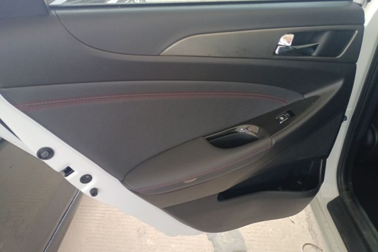 长安 逸动 2016款 1.6L 手动风尚型中控内饰49