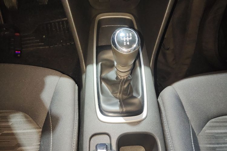 雪佛兰 科沃兹 2016款 1.5L 手动欣享版中控内饰18