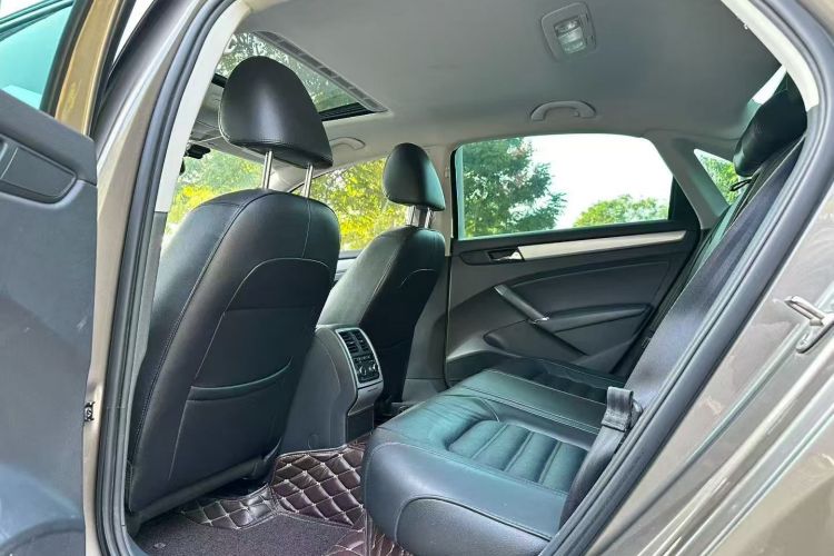 大众 帕萨特 2015款 1.8TSI DSG御尊版中控内饰21