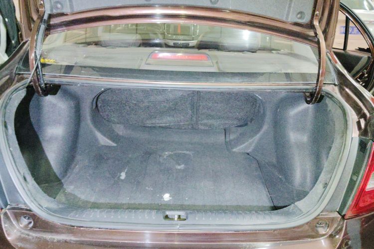 吉利汽车 远景 2017款 1.5L 自动幸福版机舱底盘23