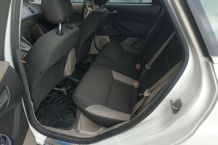 福特 福克斯 2012款 三厢 1.6L 自动舒适型中控内饰21