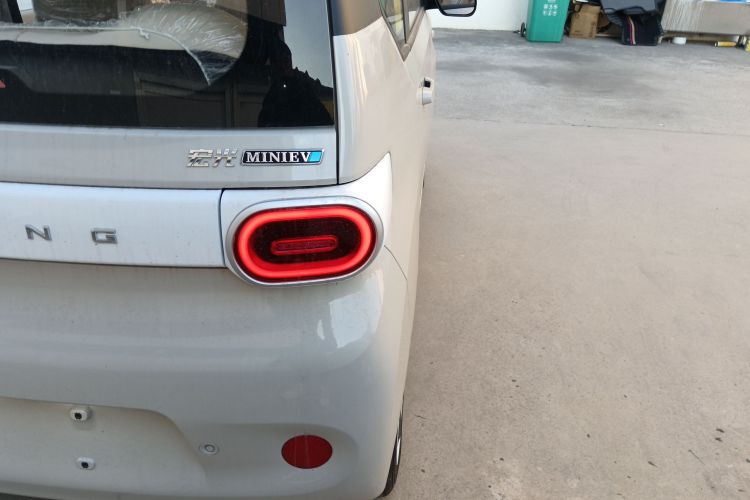 五菱汽车 宏光MINIEV 2024款 第三代 215km 青春版车身外观9