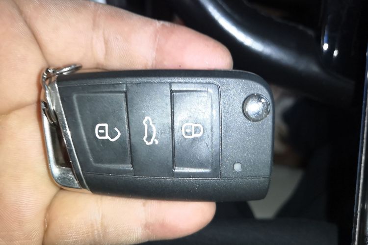 大众 高尔夫 2017款 230TSI 自动豪华百万辆纪念版中控内饰11