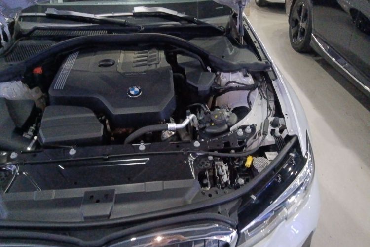 宝马3系 2022款 325Li M运动套装机舱底盘26