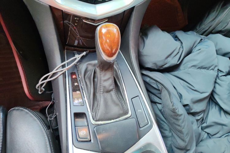 凯迪拉克SRX 2014款 3.0L 精英型中控内饰18