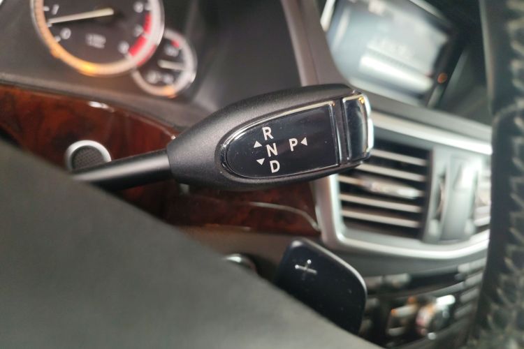 奔驰E级 2013款 E 300 L 优雅型中控内饰18