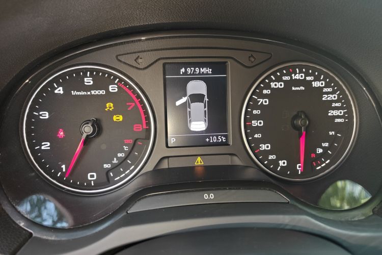 奥迪A3 2014款 Sportback 35 TFSI 自动进取型中控内饰14