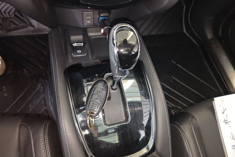 日产 奇骏 2019款 2.0L CVT智联舒适版 2WD中控内饰18