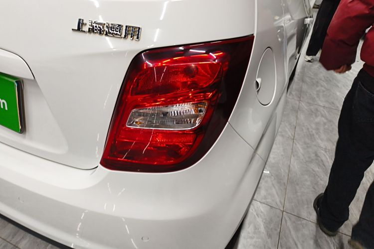 雪佛兰 爱唯欧 2014款 两厢 1.4SE AT 畅悠版车身外观9