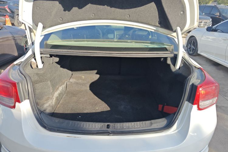 雪佛兰 迈锐宝 2013款 2.0L 自动舒适版机舱底盘23